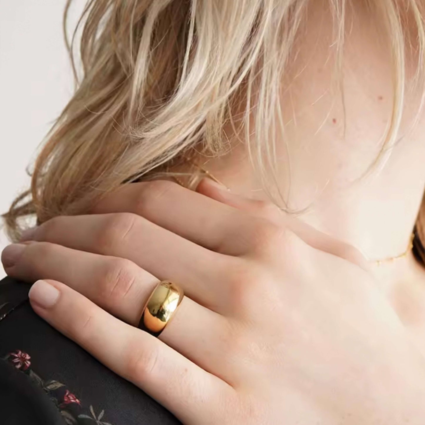 Solara - Large Round Wedding band